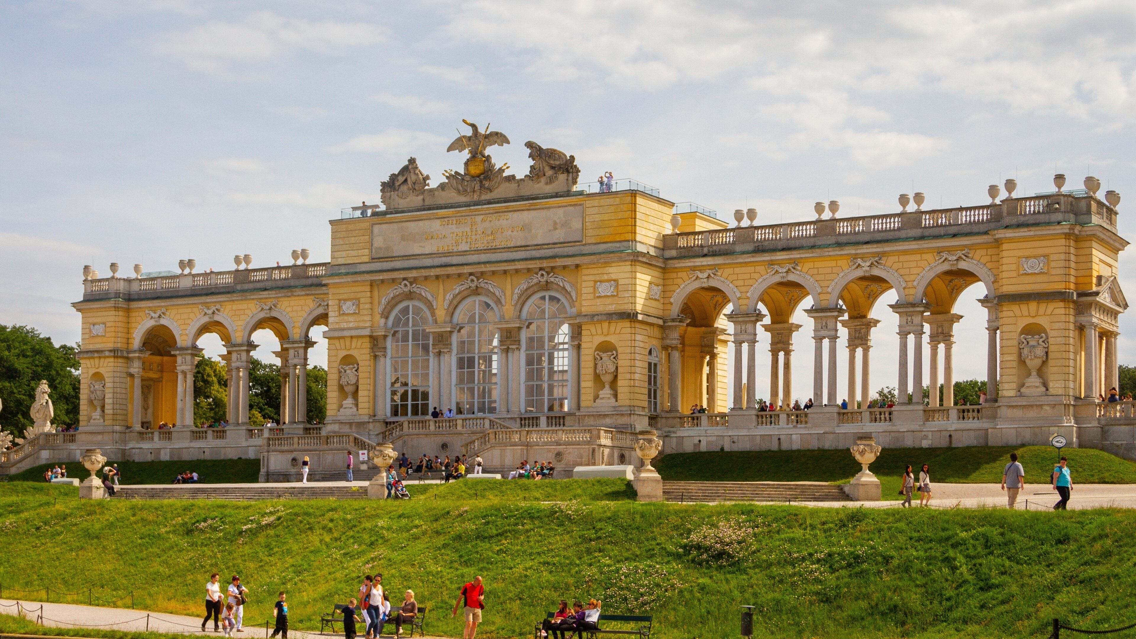 Schönbrunn showing heritage architecture
