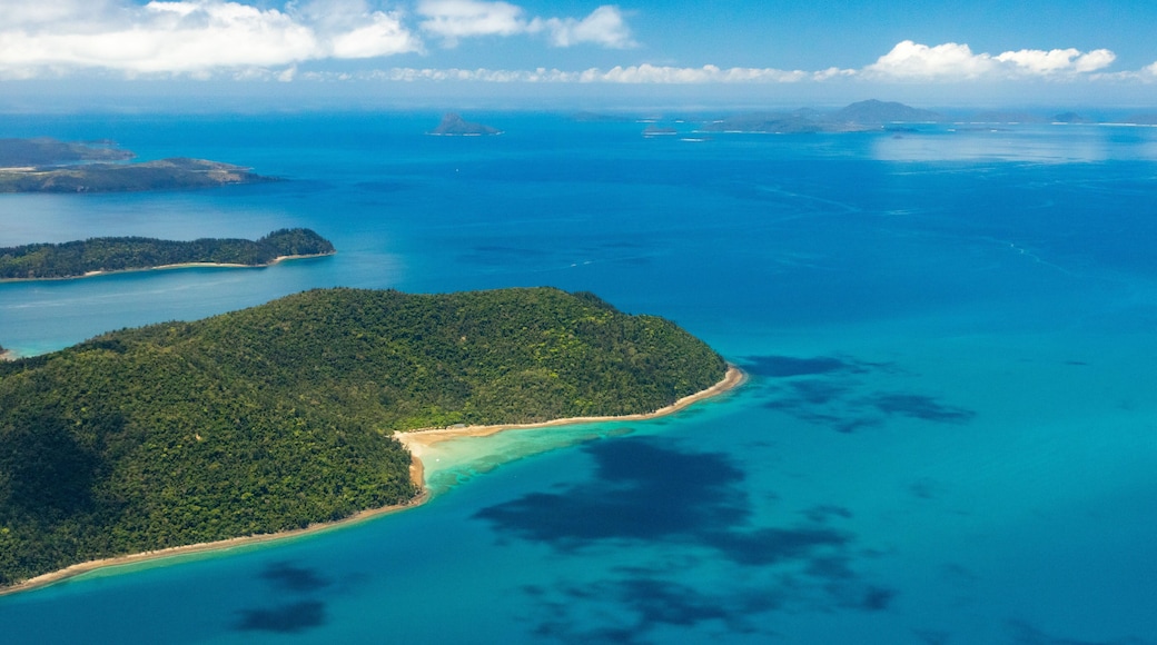 Whitsunday Region showing landscape views, island views and general coastal views