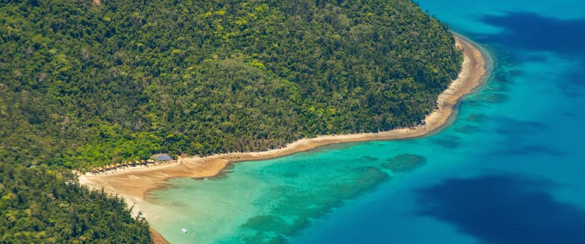 Whitsunday Region which includes a sandy beach and general coastal views