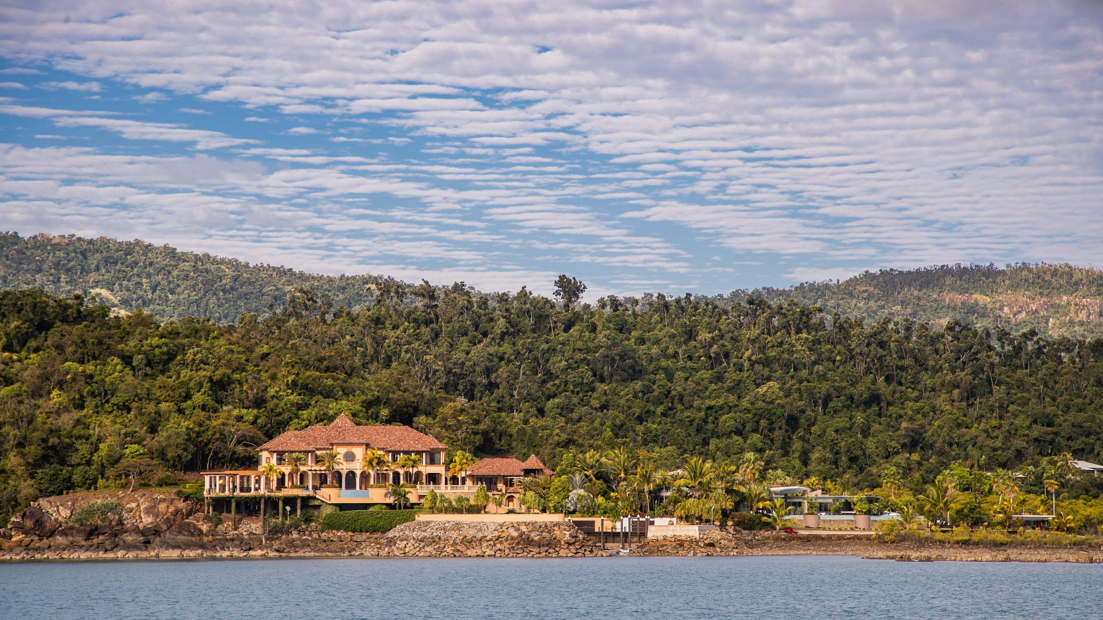 Whitsunday Region showing a house and general coastal views