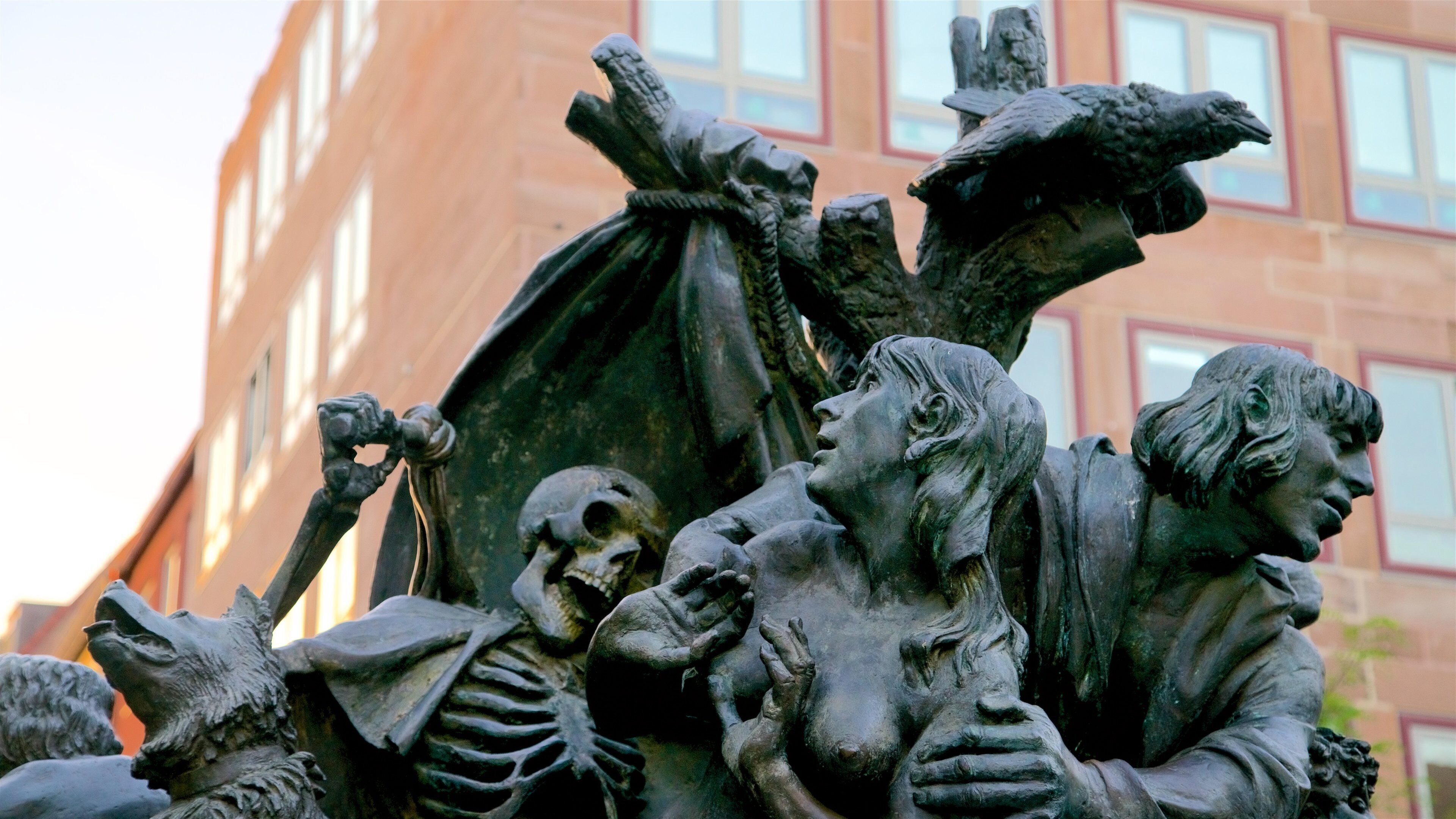 Nuremberg featuring a statue or sculpture