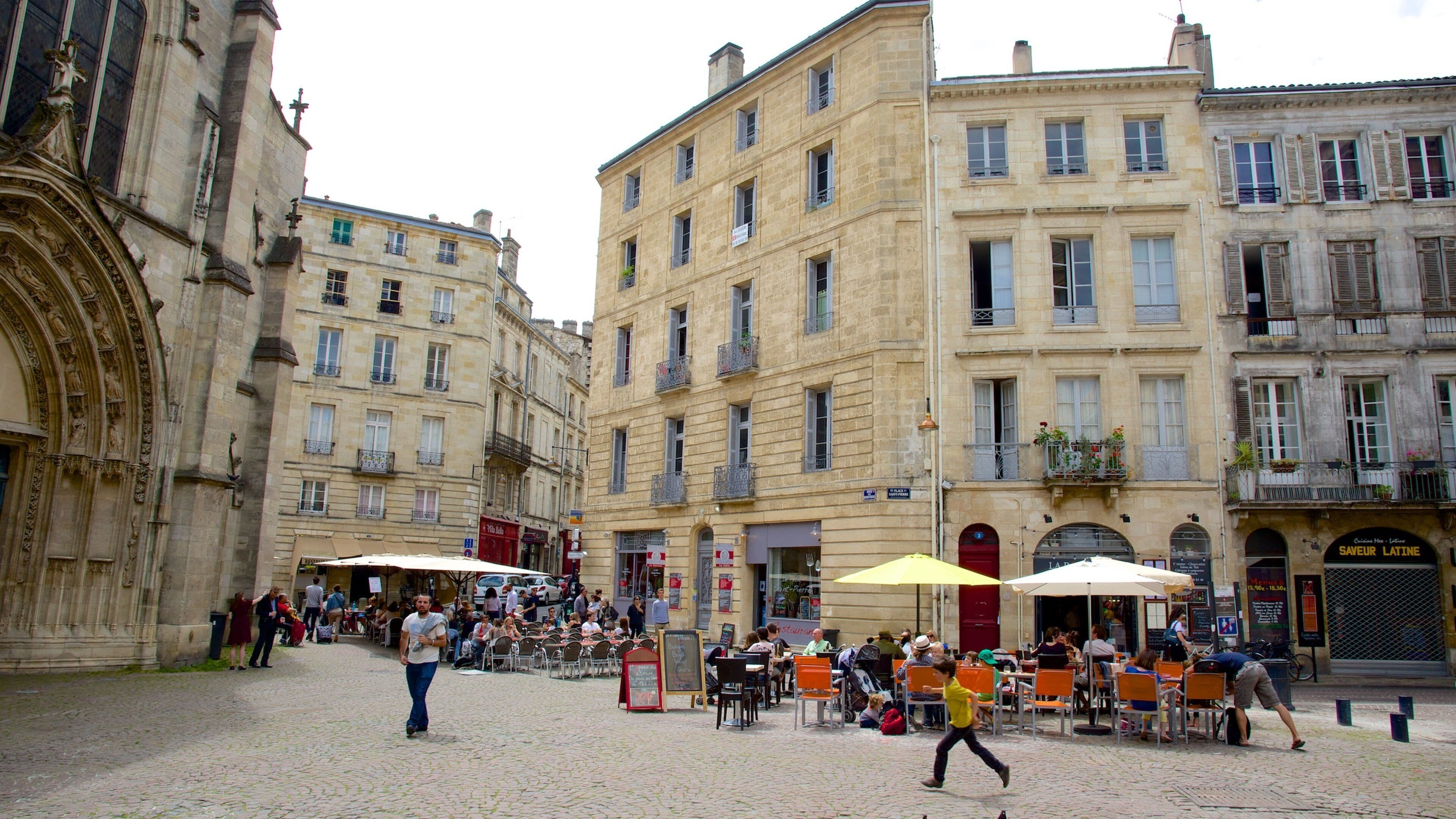 Bordeaux mostrando cenas de cafeteria e uma praça ou plaza
