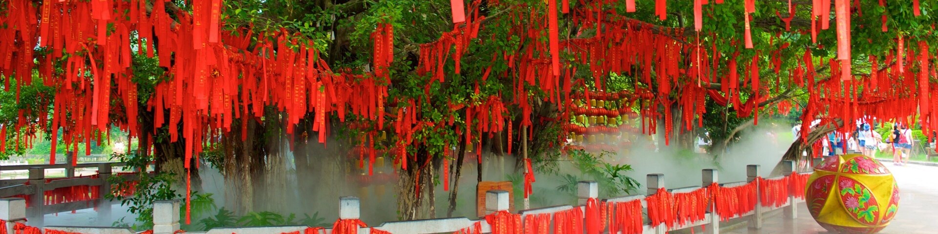 Guilin showing a garden