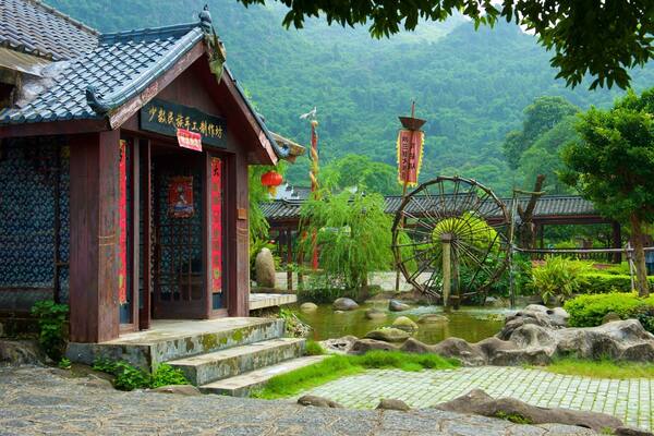 Guilin which includes a garden and forest scenes