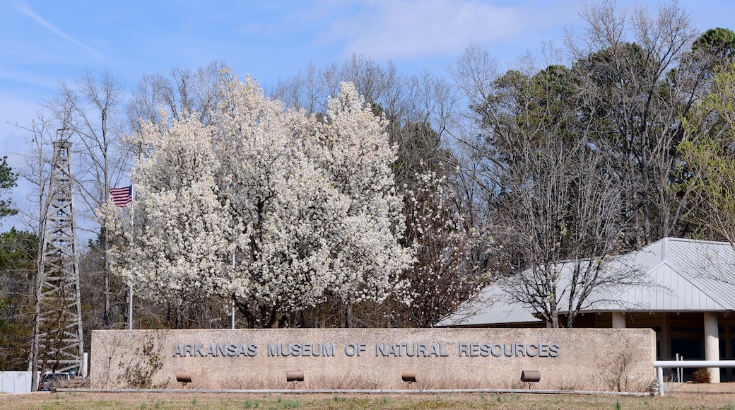 El Dorado showing signage
