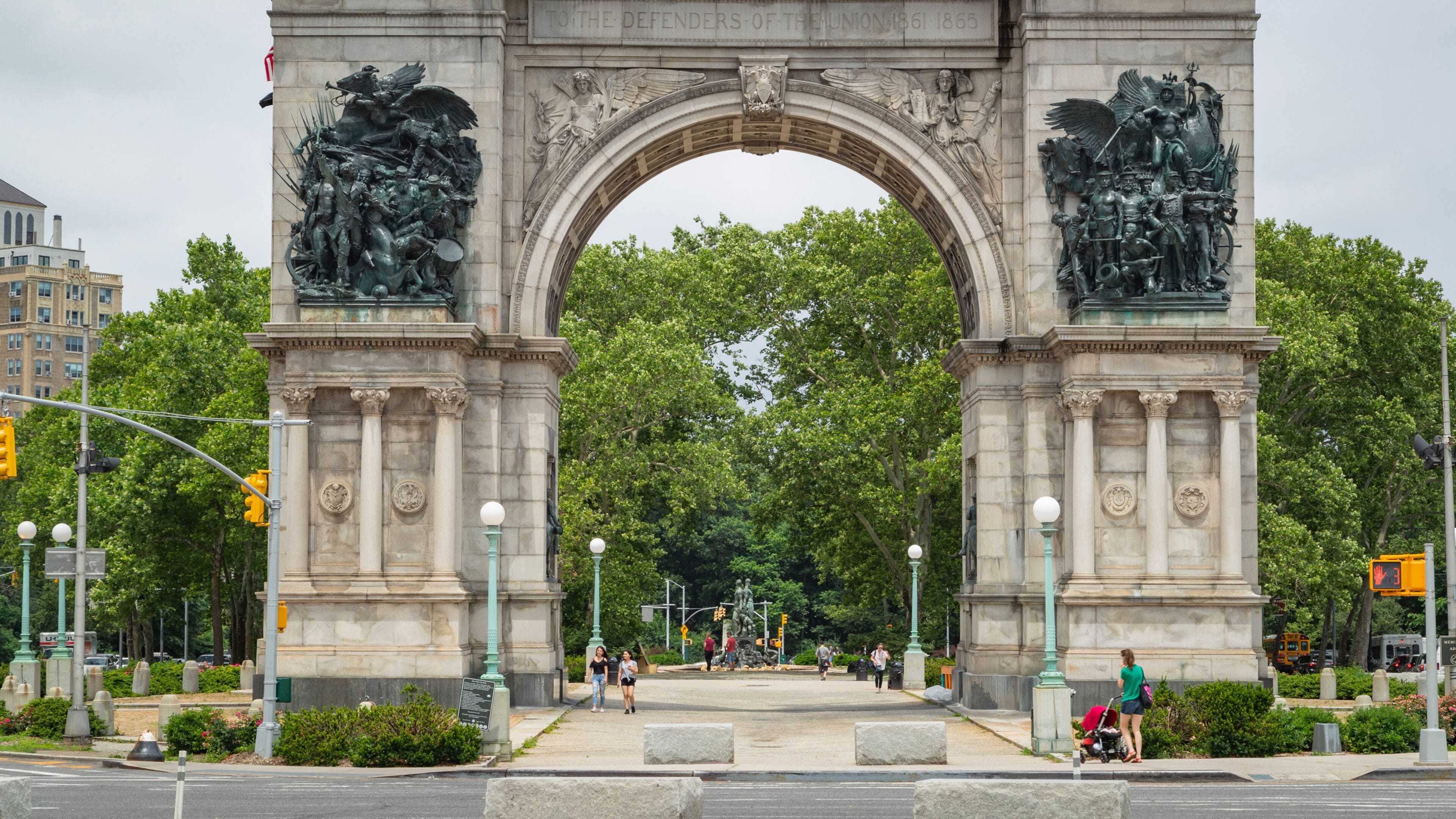 Soldiers and Sailors Memorial Arch which includes heritage elements