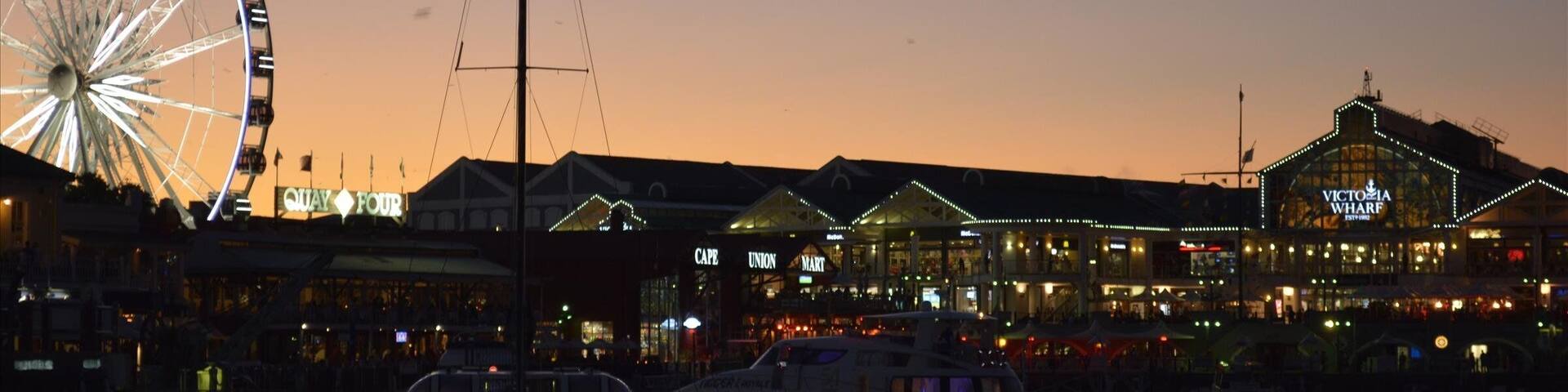Caption---- dusk over Victoria Wharf, Table Bay, South Africa