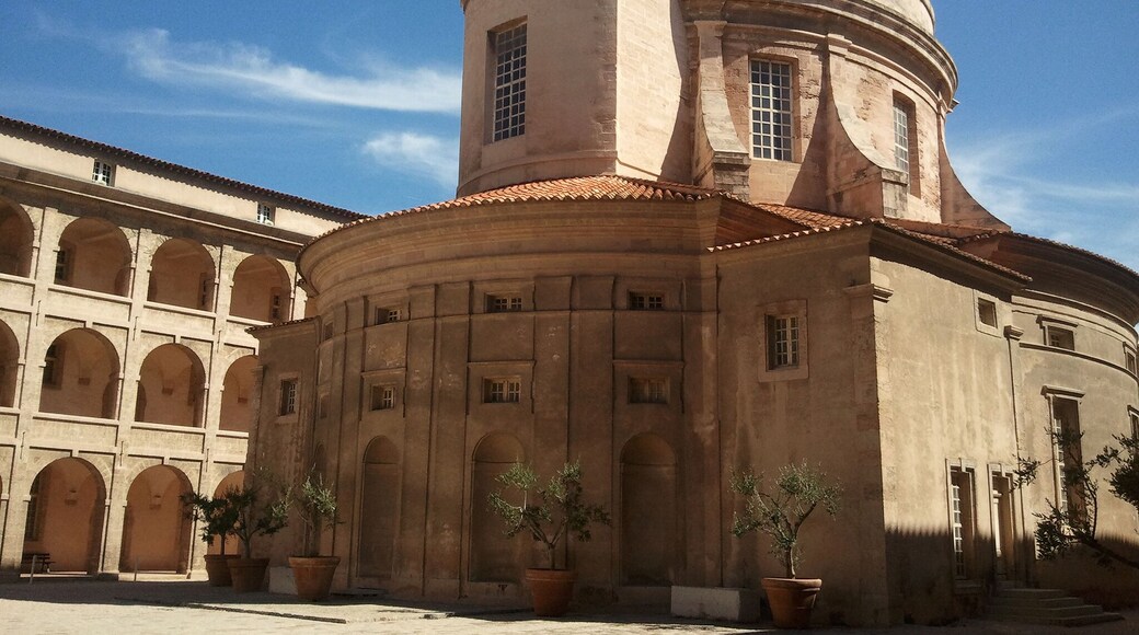 This building is indexed in the Base Mérimée, a database of architectural heritage maintained by the French Ministry of Culture, under the reference PA00081331 .