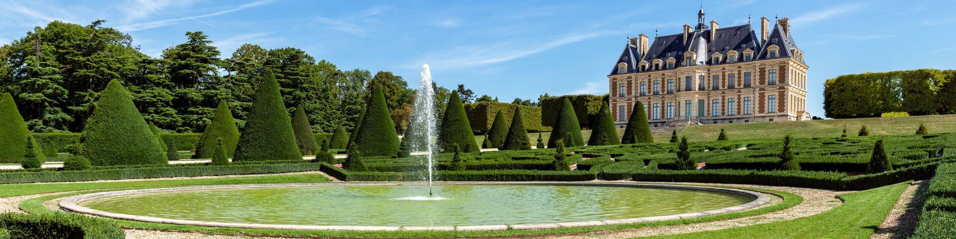 Panoramic view of Parc de Sceaux with its castle in summer - Hauts-de-Seine, France.