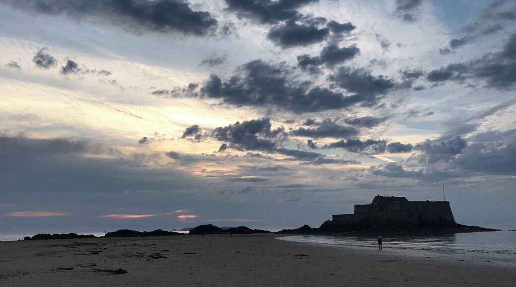 Evening sky over the beach at St Malo 🇫🇷