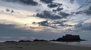 Evening sky over the beach at St Malo 🇫🇷