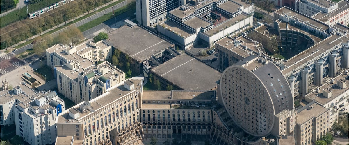 vue aérienne d'immeubles à Marne-la-Vallée en banlieue de Paris
