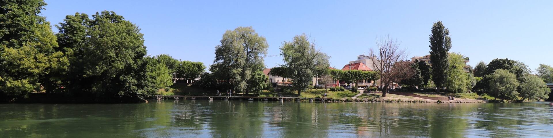 La rivière Marne et ses rives à Champigny sur Marne, ville de Champigny sur Marne, département du Val de Marne, Ile de France, France