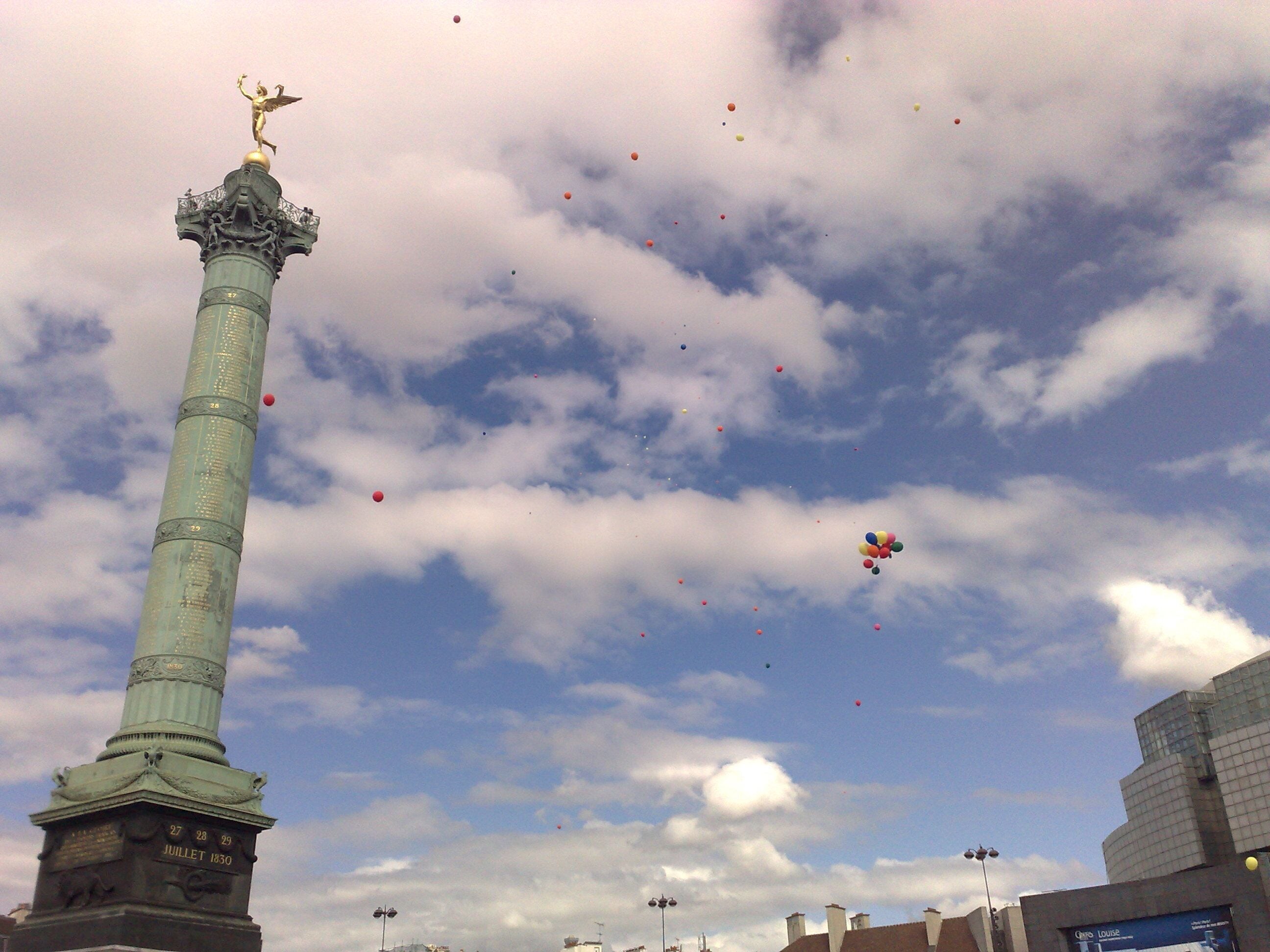 Balloons in the sky at la Bastille (Paris, France) during the Gay Pride of the 28/06/08.