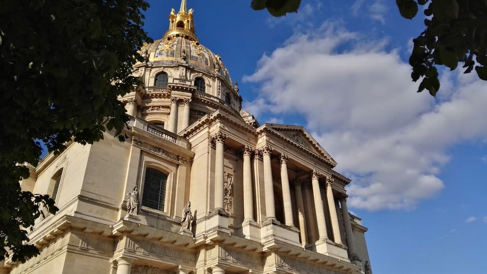 Invalides | Rue de Grenelle The Hôtel des Invalides is a complex of buildings containing museums and monuments, all relating to the military history of France, as well as a hospital and a retirement home for war veterans, the building's original purpose. The buildings house the Musée de l'Armée, the military museum of the Army of France, the Musée des Plans-Reliefs, and the Musée d'Histoire Contemporaine, as well as the Dôme des Invalides, a large church with the burial site for some of France's war heroes, most notably Napoleon Bonaparte. Arch. Libéral Bruant and Jules Hardouin-Mansart 1670-79
