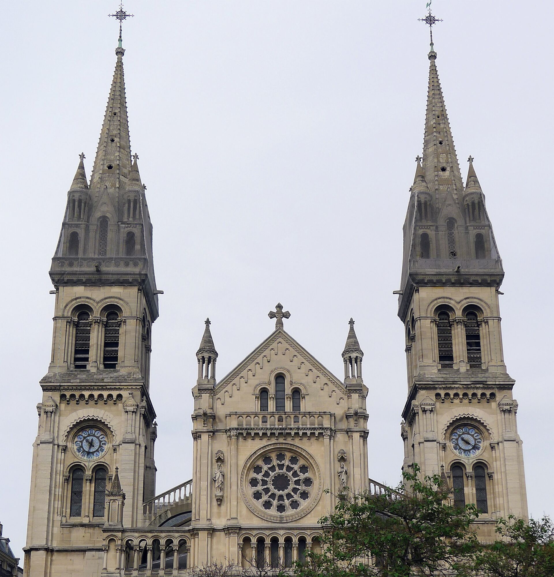 This building is indexed in the Base Mérimée, a database of architectural heritage maintained by the French Ministry of Culture, under the reference PA00086533 .
