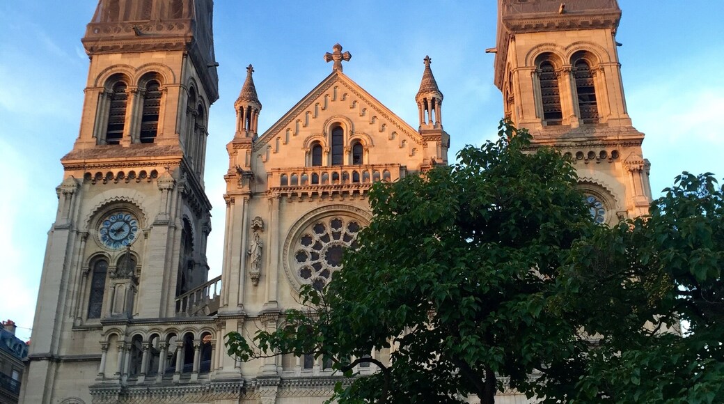 This building is indexed in the Base Mérimée, a database of architectural heritage maintained by the French Ministry of Culture, under the reference PA00086533 .