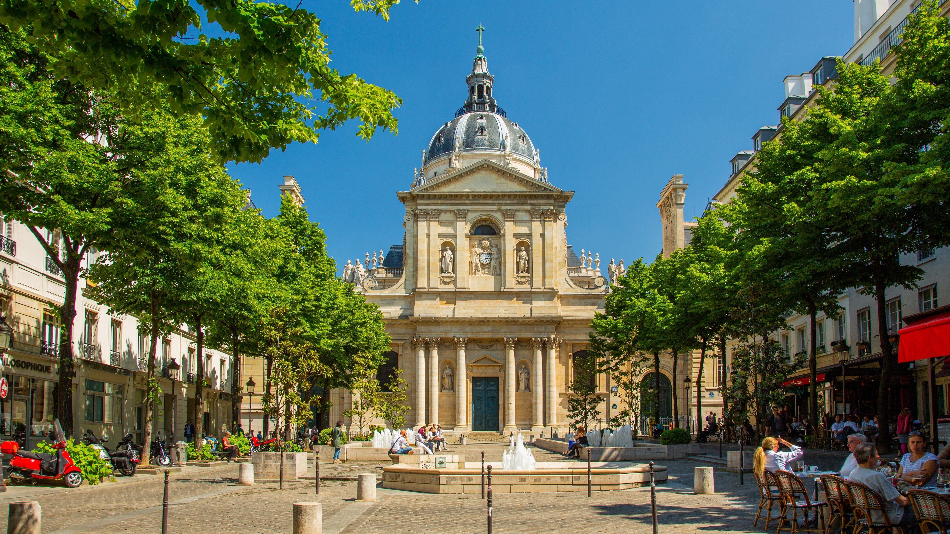 Sorbonne showing a fountain and heritage architecture