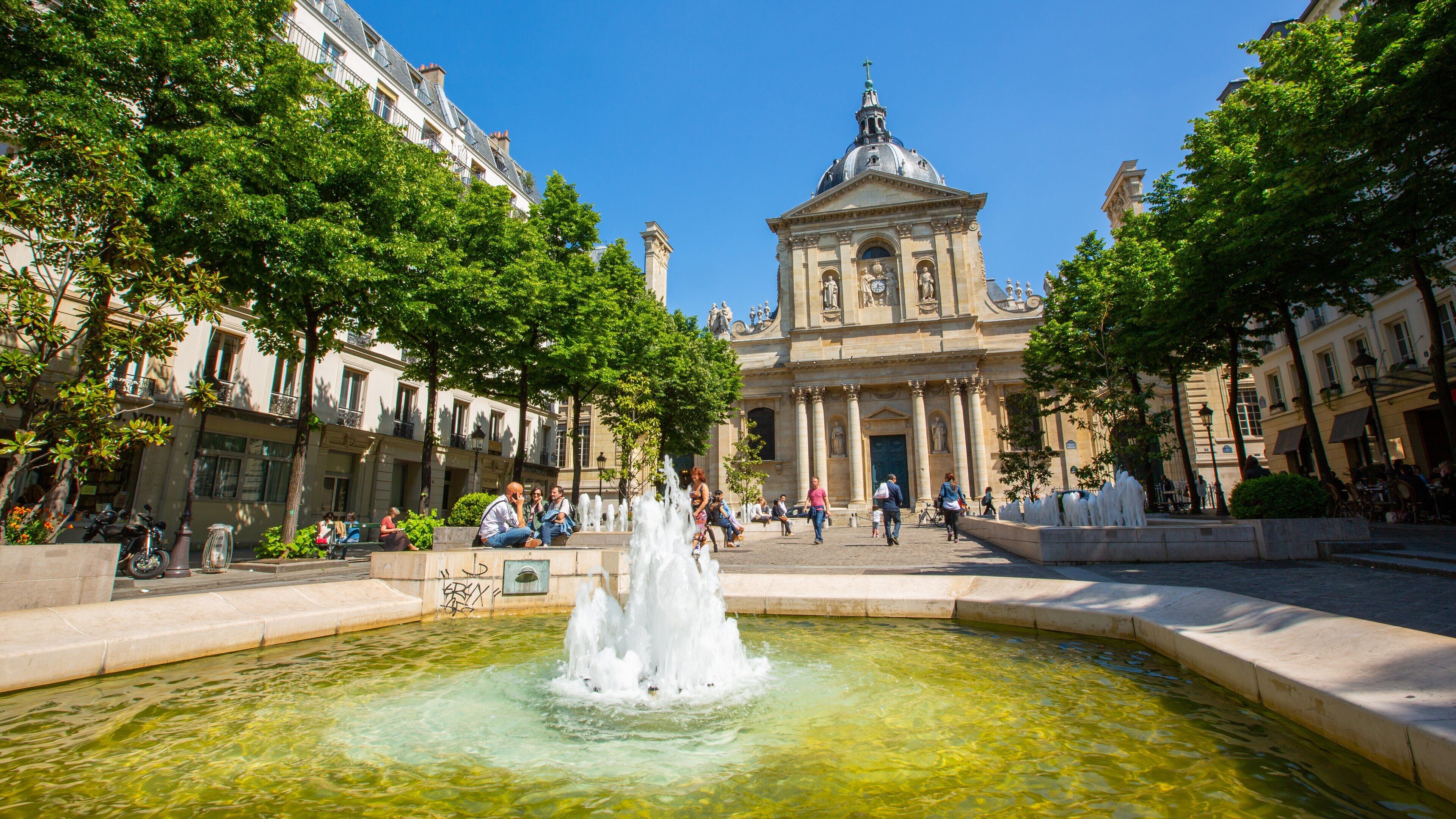 Sorbonne showing a fountain and heritage architecture