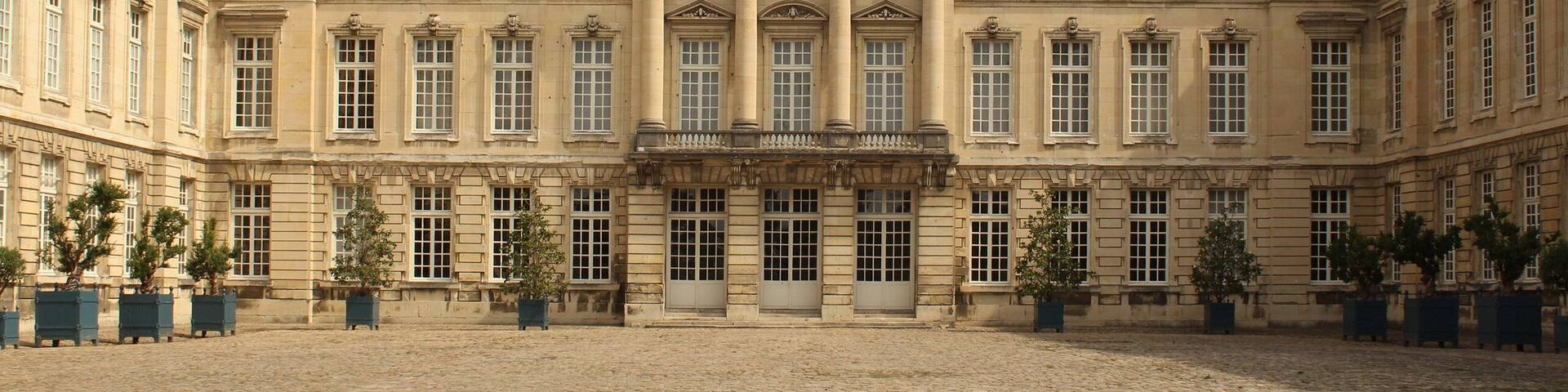 This building is classé au titre des Monuments Historiques. It is indexed in the Base Mérimée, a database of architectural heritage maintained by the French Ministry of Culture, under the reference PA00114635 .