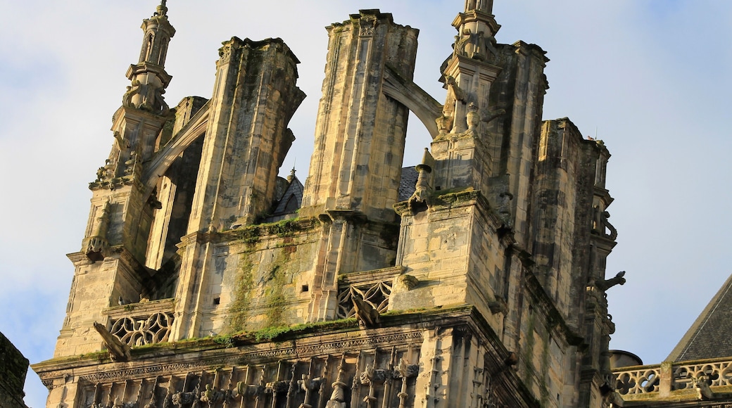 Tour lanterne inachevée face est de l'église Saint-Jean à Caen (Calvados)
