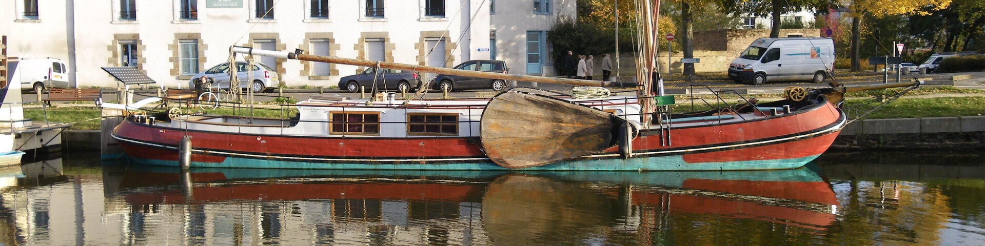 peniche sur le canal st martin a rennes