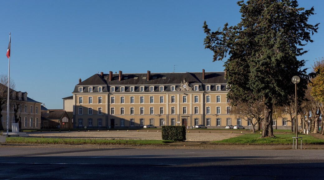 Cour d'honneur de la caserne Foch à Rennes.