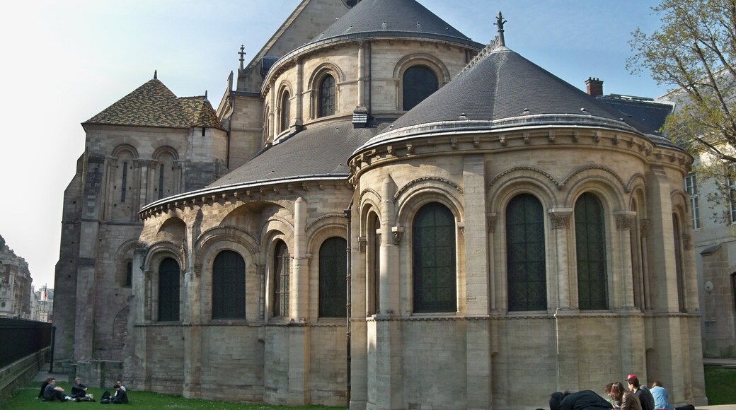 This building is indexed in the Base Mérimée, a database of architectural heritage maintained by the French Ministry of Culture, under the reference PA00086100 .