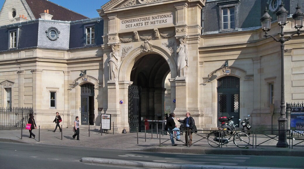 This building is indexed in the Base Mérimée, a database of architectural heritage maintained by the French Ministry of Culture, under the reference PA00086100 .