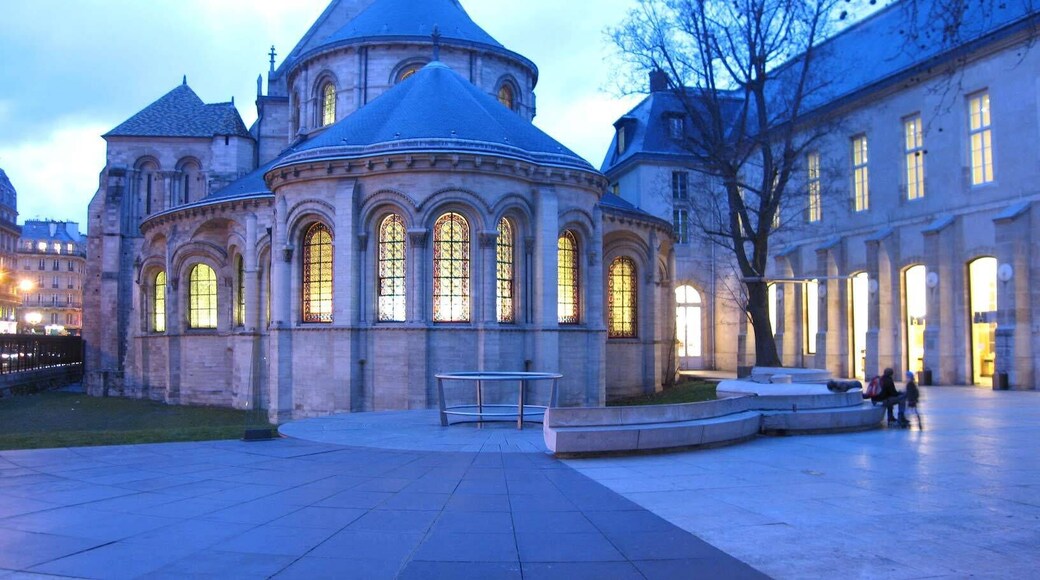 Vue extérieure de la chapelle du Musée des Arts et Métiers, Paris, France