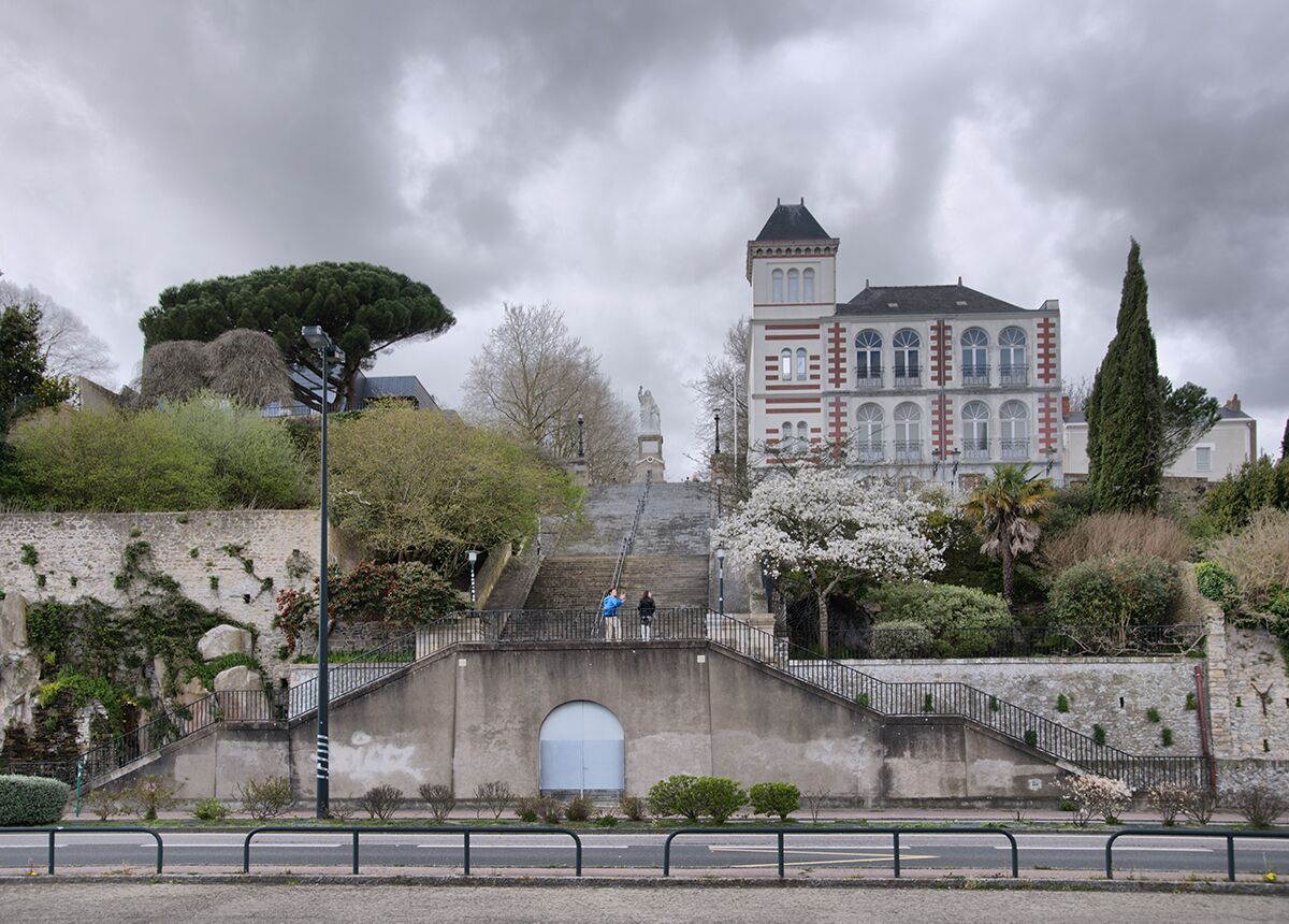 This building is inscrit au titre des Monuments Historiques. It is indexed in the Base Mérimée, a database of architectural heritage maintained by the French Ministry of Culture, under the reference PA44000056 .