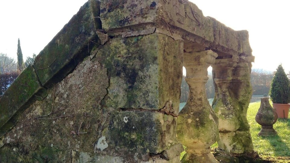 Illustrations du travail des tailleurs de pierre: balustres du perron du jardin à la française.
