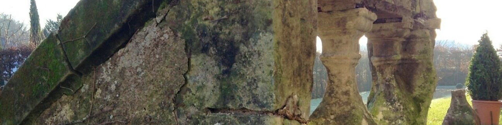 Illustrations du travail des tailleurs de pierre: balustres du perron du jardin à la française.