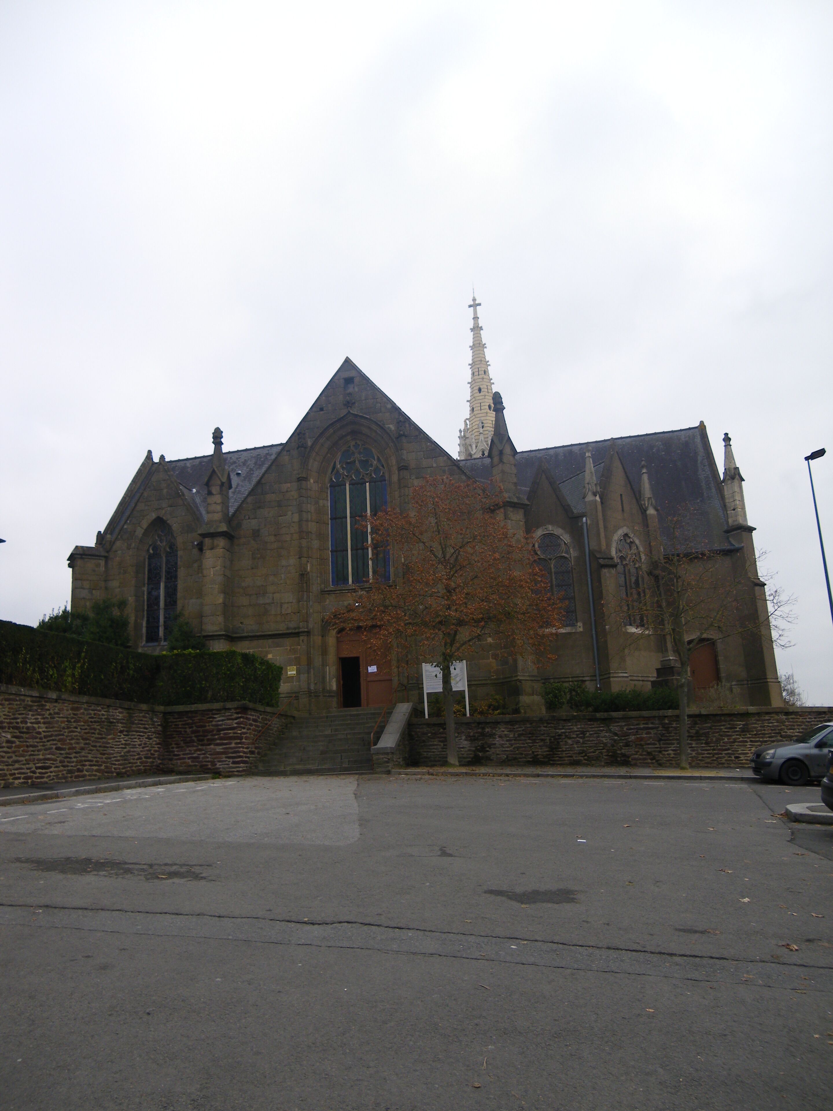 Façade principale de l'église Saint-Hélier à Rennes (35).