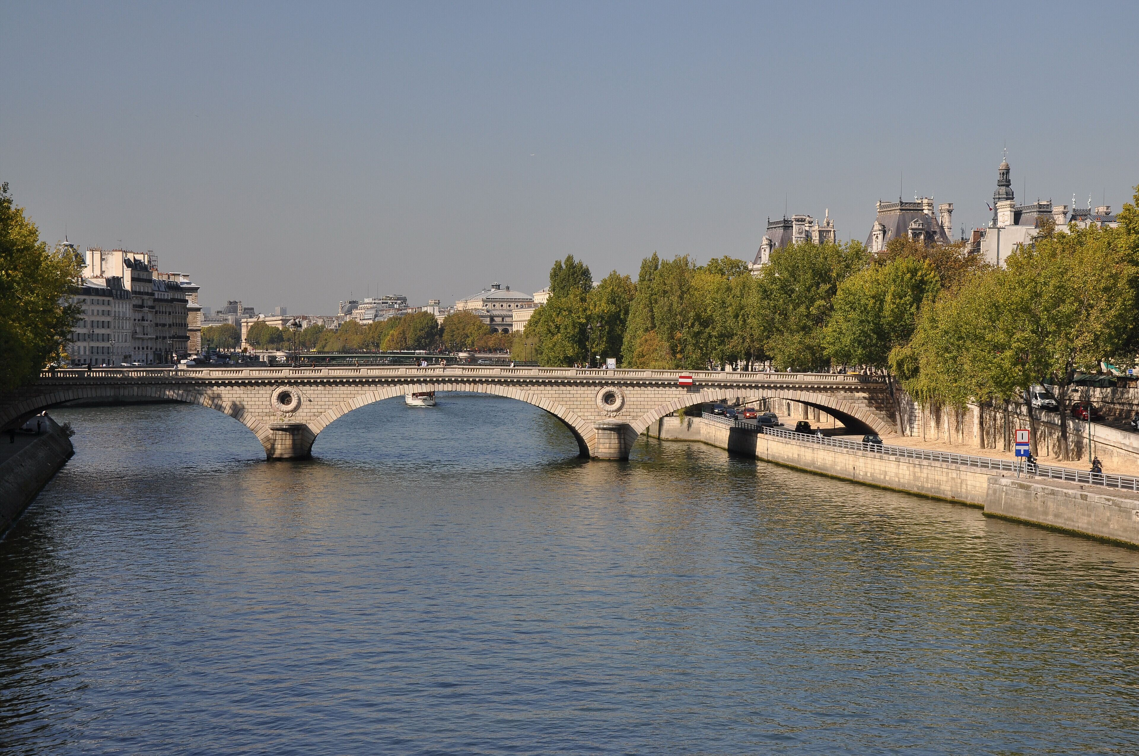 Pont Louis-Philippe in the 4th arrondissement of Paris, France.