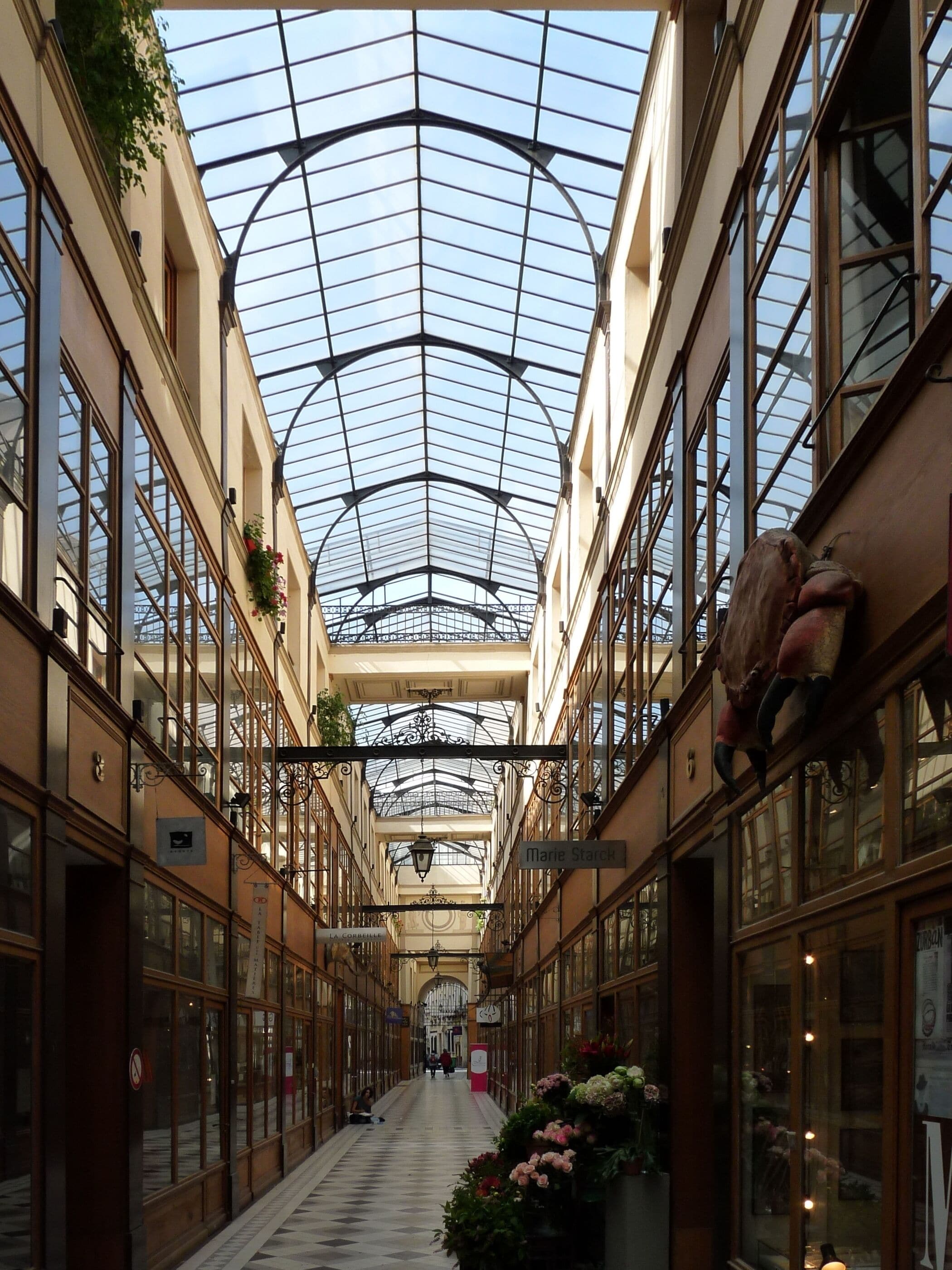 Le passage du Grand-Cerf à Paris, vue vers l'ouest (sortie vers la rue Marie Stuart)