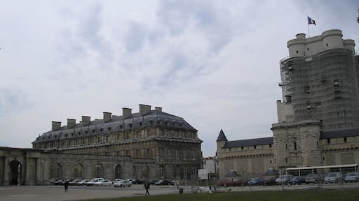 Château de Vincennes, Pavilion construction of King Louis Le Vau. Royal dungeon. Gallery realization of Louis Le Vau.