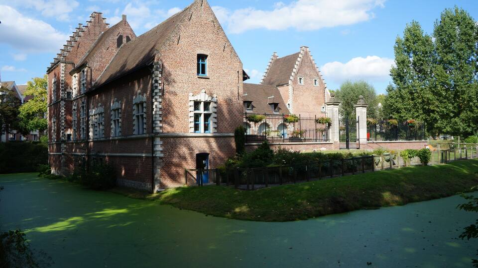 This building is inscrit au titre des Monuments Historiques. It is indexed in the Base Mérimée, a database of architectural heritage maintained by the French Ministry of Culture, under the reference PA00107880 .