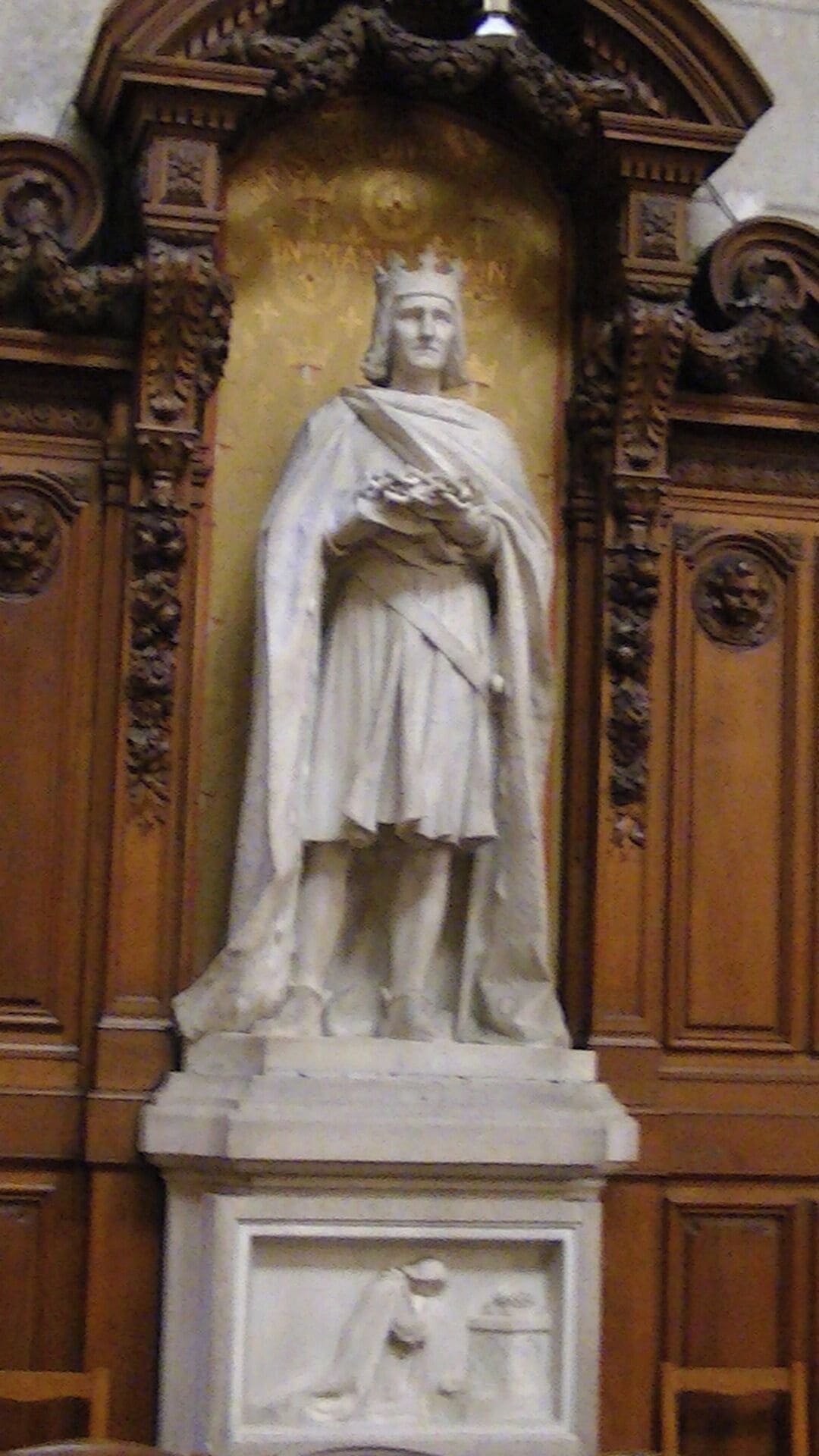 Statue of Saint Louis carrying the Crown of Thorns, in Notre-Dame-de-Bon-Port, Nantes