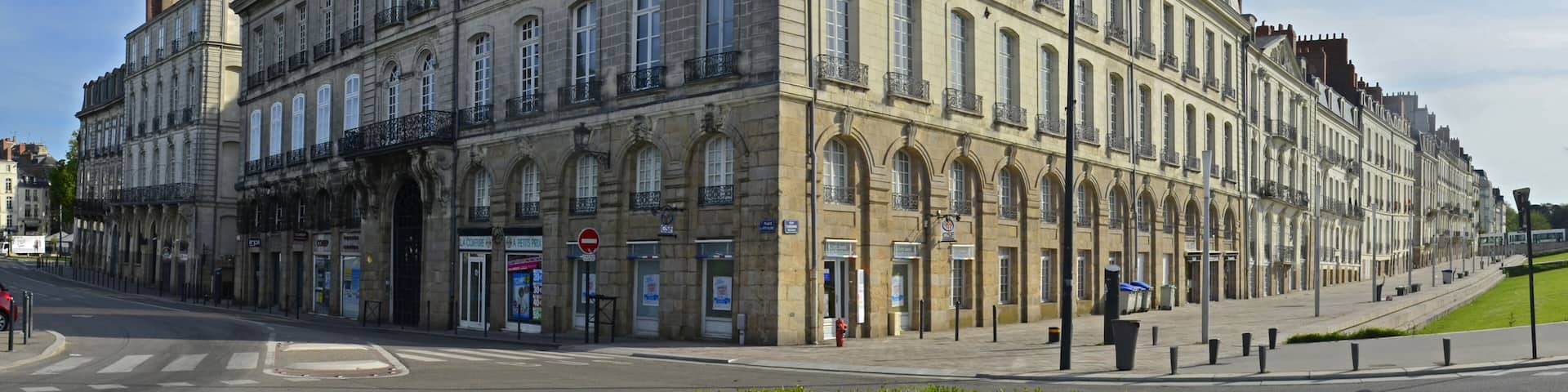 This building is inscrit au titre des Monuments Historiques. It is indexed in the Base Mérimée, a database of architectural heritage maintained by the French Ministry of Culture, under the reference PA00108672 .