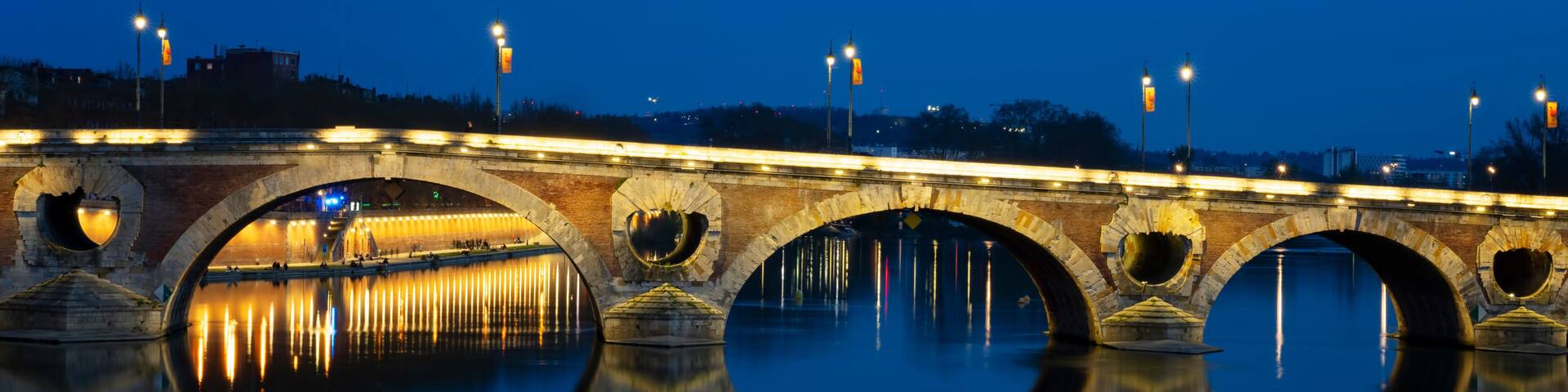 Night view of Pont Neuf, Toulouse