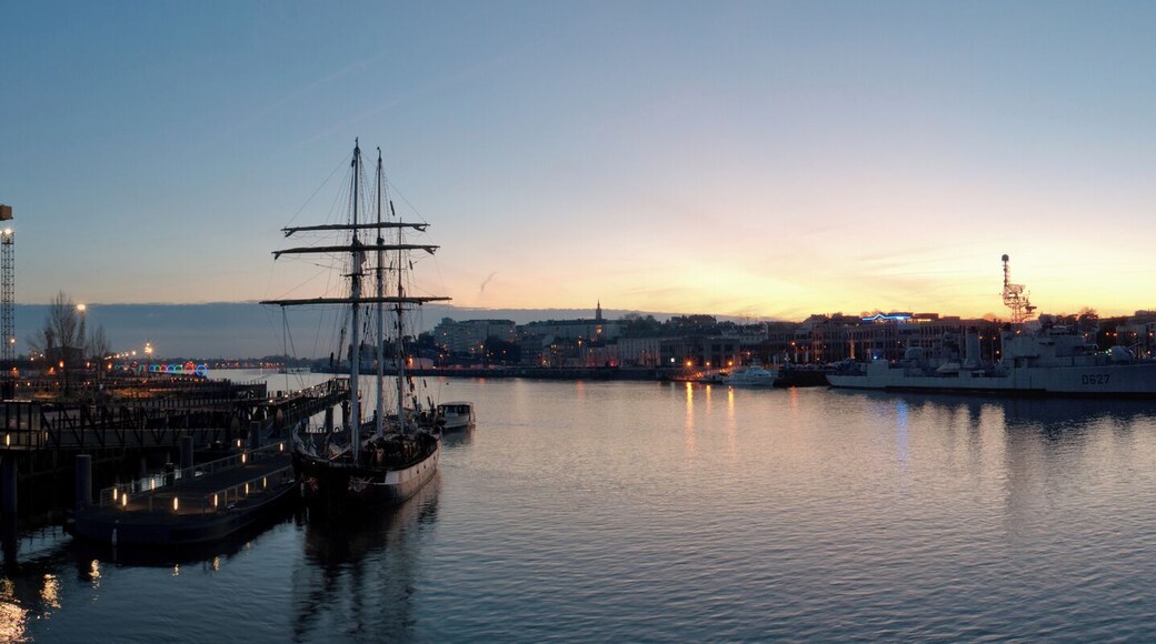 Nantes, the docks (Île de Nantes and Quais de la Fosse) at sunset. The boats are La Boudeuse on the left and the Maillé Brézé on the right.