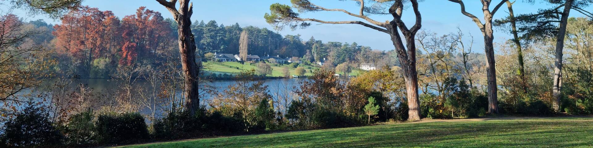 Rivière Erdre et Parc de la Chantrerie. Loire-Atlantique, France