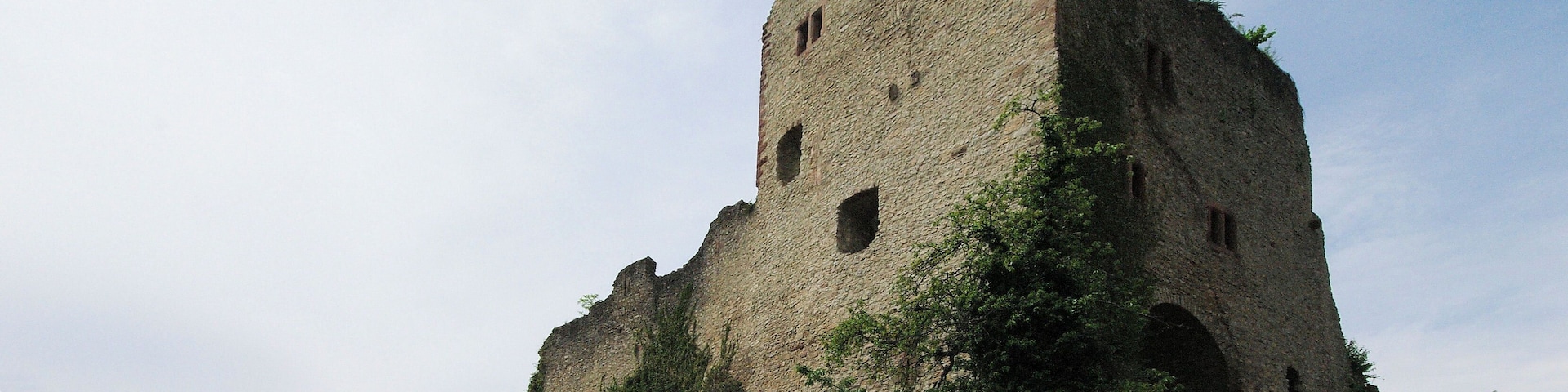 Burg Landeck Blick auf die Oberburg von Nordosten