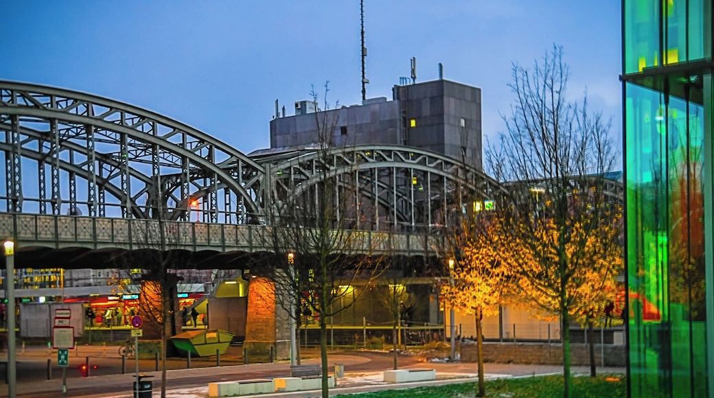 München - Neuhausen, Hackerbrücke