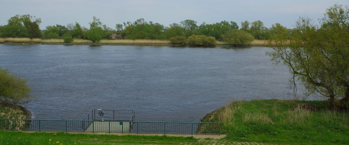 Hamburg (Neuland), Germany: Mouth of the Verbindungsgraben Canal in the river Elbe