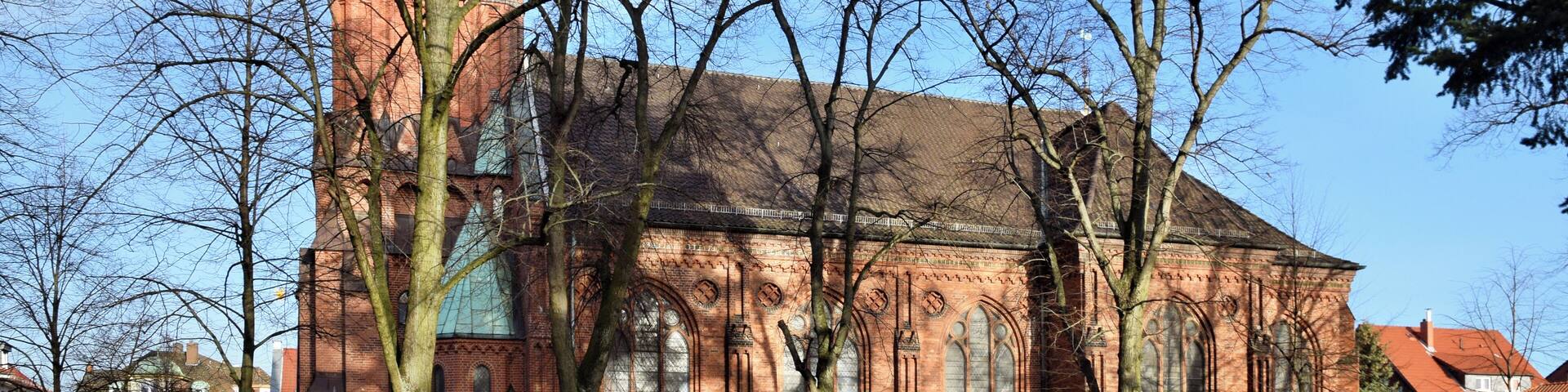 Die MatthĂ€uskirche in Lehrte, SĂŒdseite