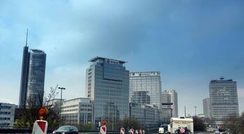 Essen 2010-04-12 – Skyline von der A40 aus