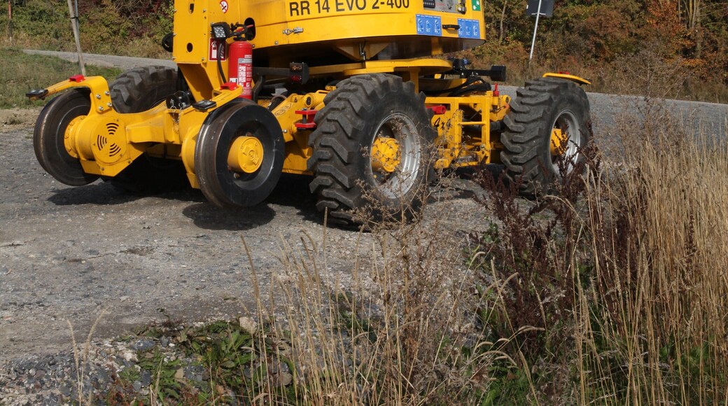 Zweiwegehubarbeitsbühne