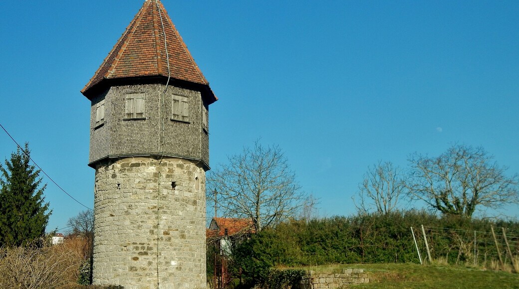 Allenberg-Turm bei Rüdern: Lusthäuschen, 1575 vom Esslinger Armenkasten in Form einen Turmes erbaut, wie es der Stadtamtmann Jos Burckhardt 1568 in seinem Testament verfügt hatte.